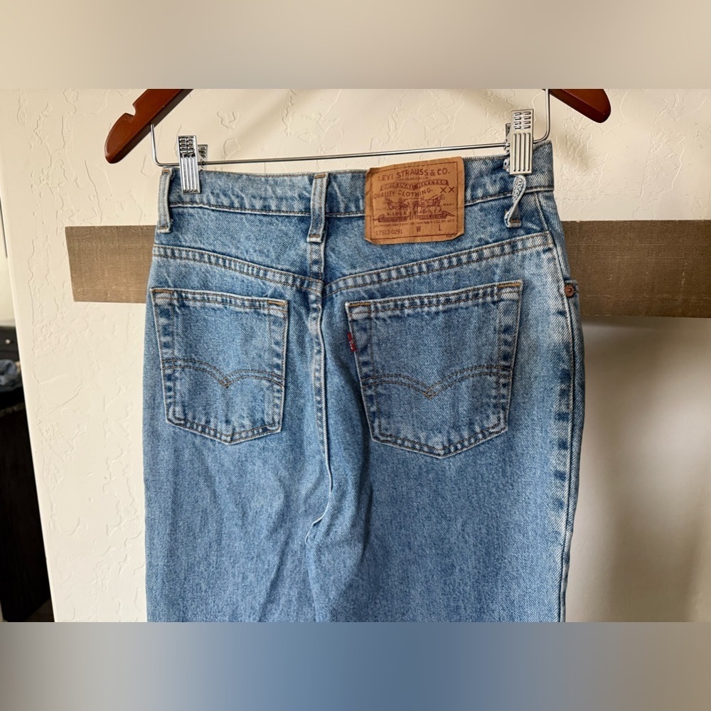 Vintage Levi’s|Women’s high rise mom jeans,slim/barrel skinny style•••Size 9 - Picture 3 of 14
